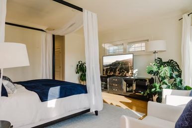 Lakeside Oasis: Lakefront Estate with Pool, Hot Tub + Fire Pit image 37