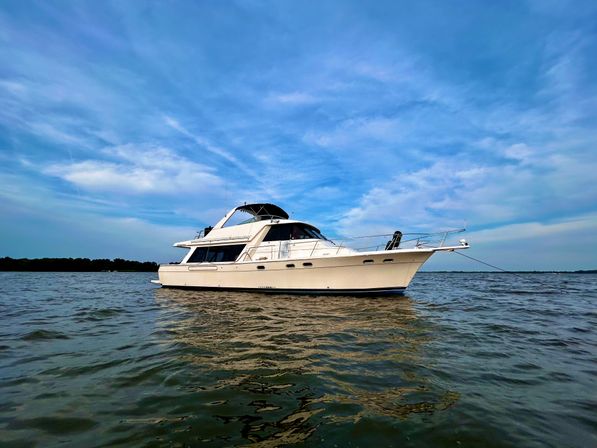 Ménage Aqua Luxury Yacht Excursions in Savannah, GA: Sip, Sun, and Celebrate in Style image 8