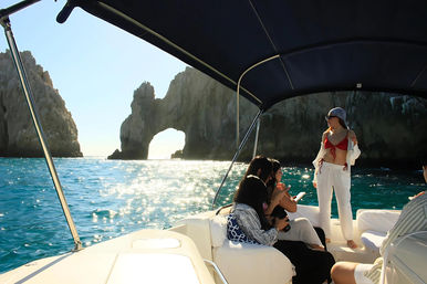 1-Hour Private Yacht Experience in Los Cabos image 4