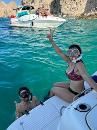 1-Hour Private Yacht Experience in Los Cabos image 7
