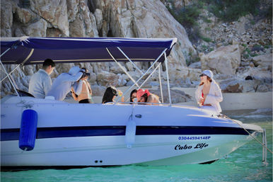 1-Hour Private Yacht Experience in Los Cabos image 9