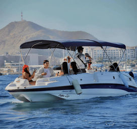1-Hour Private Yacht Experience in Los Cabos image 3