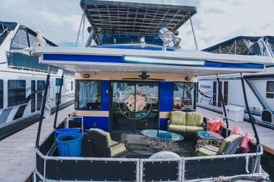 Luxury Yacht Party with Live DJ & Sunset Views image 3