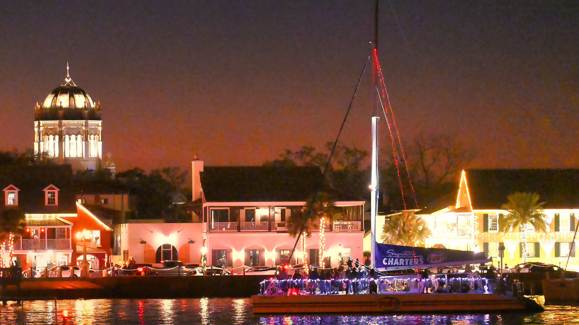 Nights of Lights Boat Trips: Choose from Two Cruise Types image 2