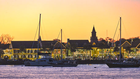 Nights of Lights Boat Trips: Choose from Two Cruise Types image 7
