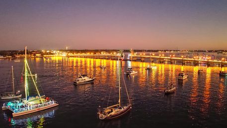Nights of Lights Boat Trips: Choose from Two Cruise Types image 3