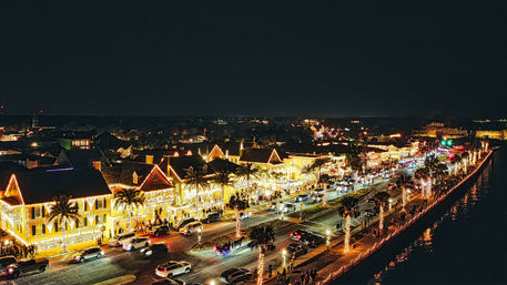 Nights of Lights Boat Trips: Choose from Two Cruise Types image 4