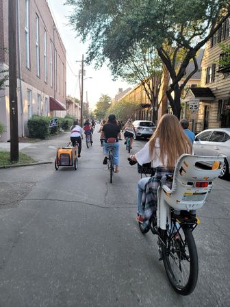 2-Hour Bike Cruise Tour through Savannah's History and Charm image 1