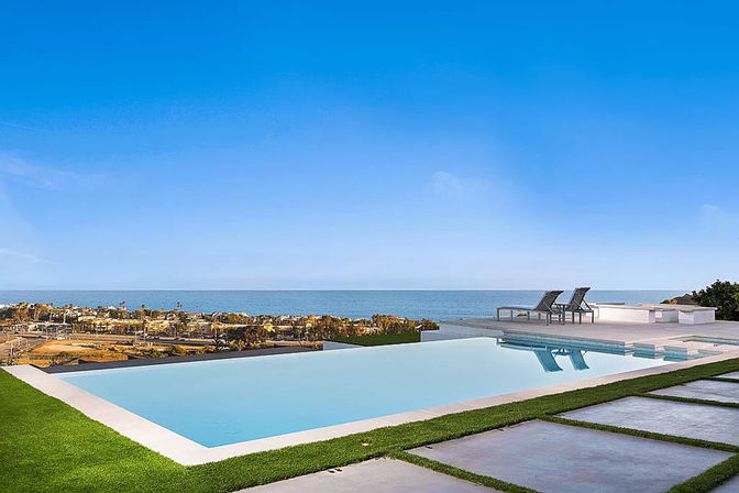 Luxury Villa with Breathtaking Panoramic Views image 2