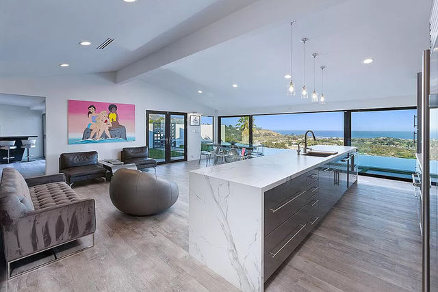 Luxury Villa with Breathtaking Panoramic Views image 4