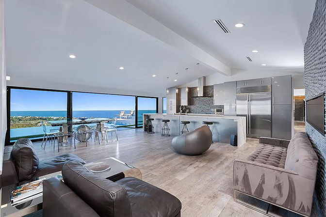 Luxury Villa with Breathtaking Panoramic Views image 3