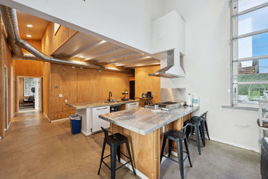 Good Life Resort 6 BR Surf Loft with Event Space image 12