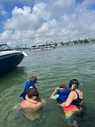 Island Adventure Awaits: 2-Hour Miami Boat Rental to Raccoon Island image 8