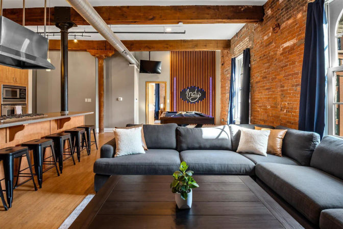 Historic Hideaway: Charming Loft in Heart of Downtown image 14