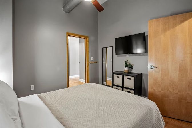 Historic Hideaway: Charming Loft in Heart of Downtown image 34