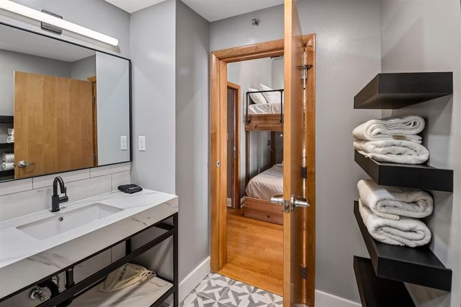 Historic Hideaway: Charming Loft in Heart of Downtown image 31