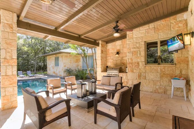 The Longhorn Estate: Luxe Hill Country Retreat Near Downtown Austin image 7