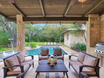 The Longhorn Estate: Luxe Hill Country Retreat Near Downtown Austin image 1