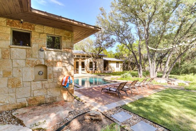 The Longhorn Estate: Luxe Hill Country Retreat Near Downtown Austin image 16