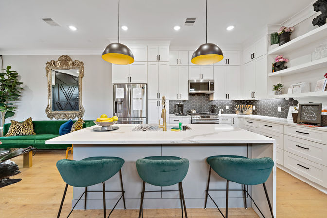The Black House: Downtown Escape with Hot Tub, Chef, Stylish Decor, Massage & Mixology Class image 44