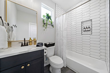 The Black House: Downtown Escape with Hot Tub, Chef, Stylish Decor, Massage & Mixology Class image 32