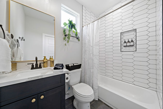 The Black House: Downtown Escape with Hot Tub, Chef, Stylish Decor, Massage & Mixology Class image 32