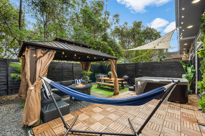 The Black House: Downtown Escape with Hot Tub, Chef, Stylish Decor, Massage & Mixology Class image 40