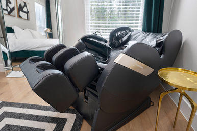 The Black House: Downtown Escape with Hot Tub, Chef, Stylish Decor, Massage & Mixology Class image 25