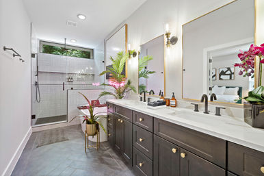 The Black House: Downtown Escape with Hot Tub, Chef, Stylish Decor, Massage & Mixology Class image 27