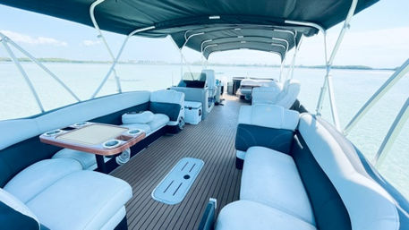 32ft "Megatoon" Luxury Pontooning Transformed image 6