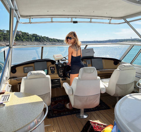 Luxury Experience on Lake Travis: 50 Foot Carver Yacht Charter image 4