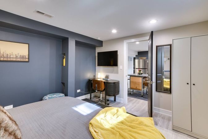The Lantern: Ultimate City Retreat in Forest Park image 3