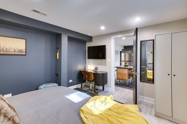 The Lantern: Ultimate City Retreat in Forest Park image 3
