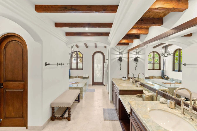 Luxury Cabo Villa: 11,000 sq. ft. Casa de Karma for Up to 16 Guests image 30