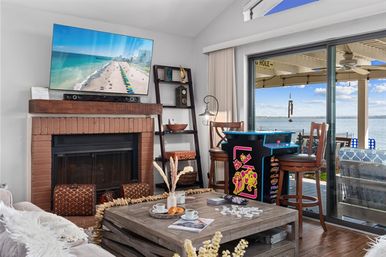 Conroe Lakefront Cottage: Dockside Retreat with Fishing, Kayaks & Boat Taxi Service image 10