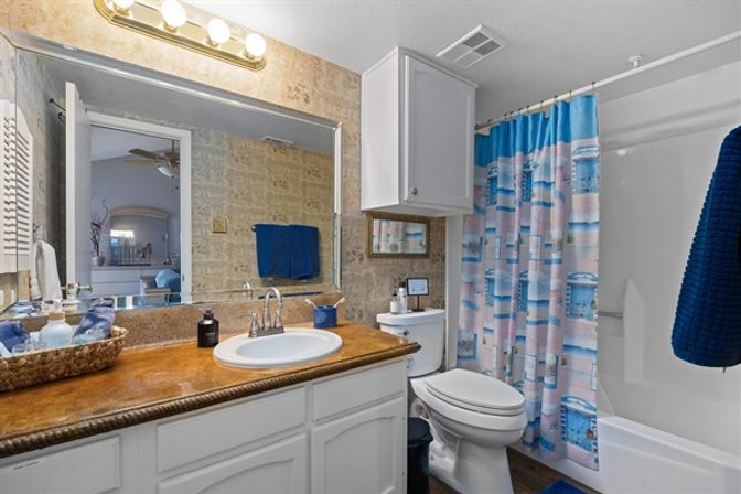 Conroe Lakefront Cottage: Dockside Retreat with Fishing, Kayaks & Boat Taxi Service image 33