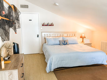 Kayaks, SUP, Live Music, Mixologist, Private Chef, Massage, Facials, Event Planner, Boat Cruise, Jet Skis, Golf cart, Fishing, Firepit, Arcade image 38