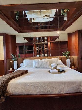 Miami Luxe: Party in Style Aboard the 100' Azimut Yacht image 8