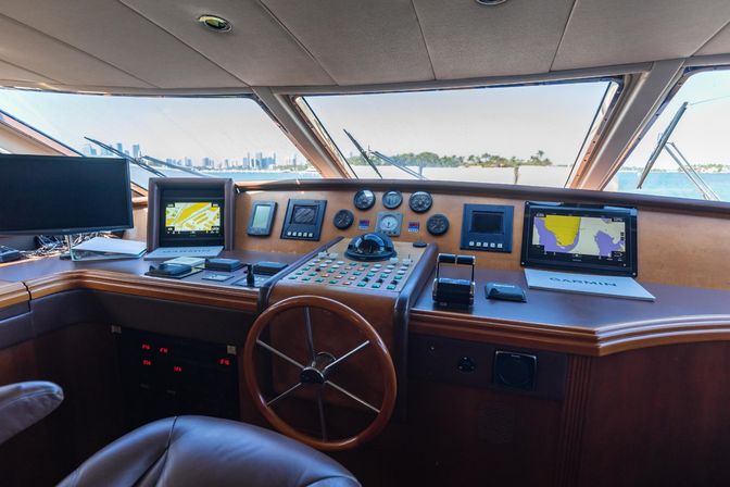 Miami Luxe: Party in Style Aboard the 100' Azimut Yacht image 13
