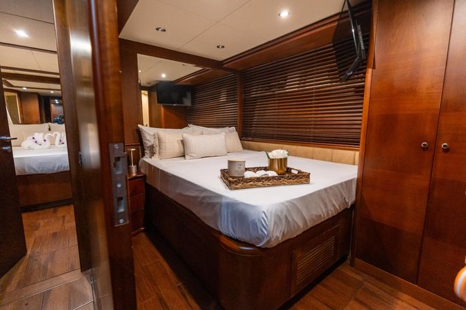 Miami Luxe: Party in Style Aboard the 100' Azimut Yacht image 15
