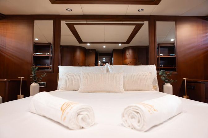 Miami Luxe: Party in Style Aboard the 100' Azimut Yacht image 7
