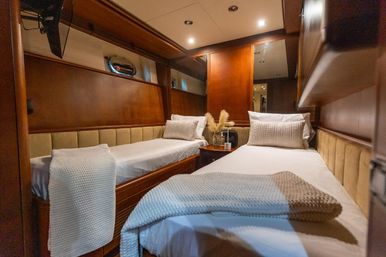 Miami Luxe: Party in Style Aboard the 100' Azimut Yacht image 14