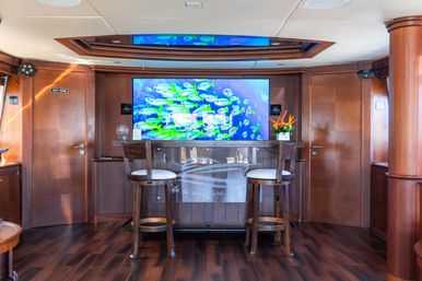 Miami Luxe: Party in Style Aboard the 100' Azimut Yacht image 4