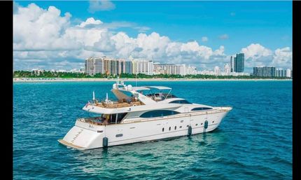 Miami Luxe: Party in Style Aboard the 100' Azimut Yacht image 2