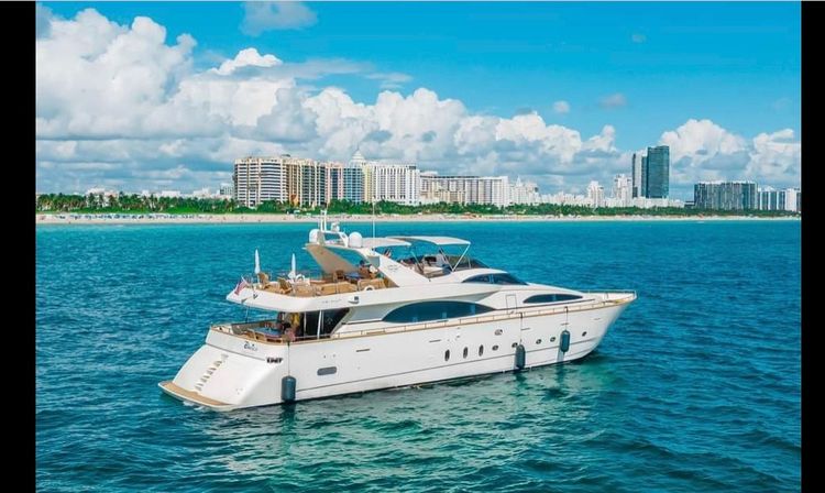 Miami Luxe: Party in Style Aboard the 100' Azimut Yacht image 2