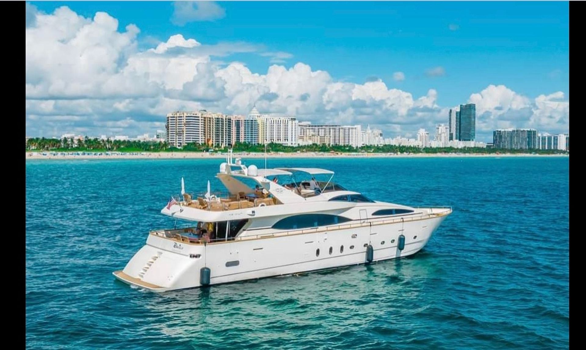 Miami Luxe: Party in Style Aboard the 100' Azimut Yacht image 2
