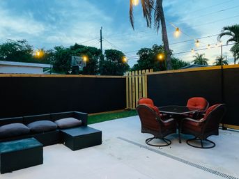 Wandering Sapphire: Your Fort Lauderdale Retreat with Pickleball & Pacman image 6