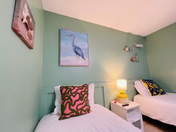 Wandering Sapphire: Your Fort Lauderdale Retreat with Pickleball & Pacman image 9