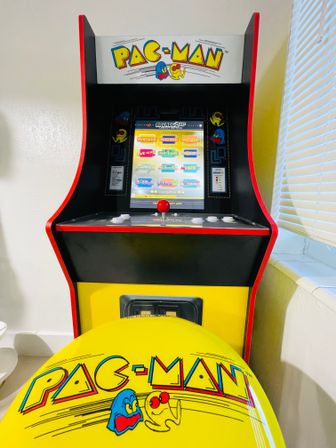 Wandering Sapphire: Your Fort Lauderdale Retreat with Pickleball & Pacman image 4