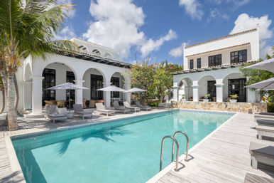 Villa Raes: Old-World Charm Meets Quiet Luxury with Pool + Pickleball Court image 9